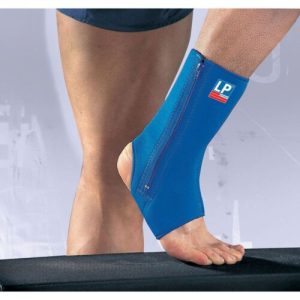 Easily applied ankle support with zipper for muscle sprains and ligament strains